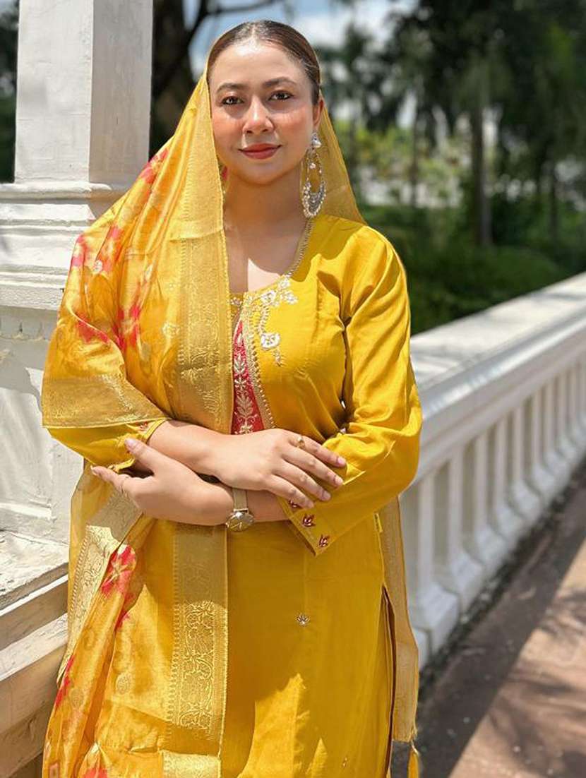women solid with work three quarter sleeve kurta pant with dupatta set - 22322325 -  Standard Image - 3