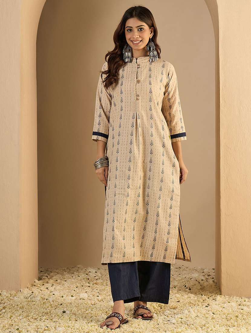 women self design three quarter sleeve kurta pant set