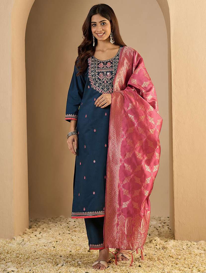 women solid with work three quarter sleeve kurta pant with dupatta set