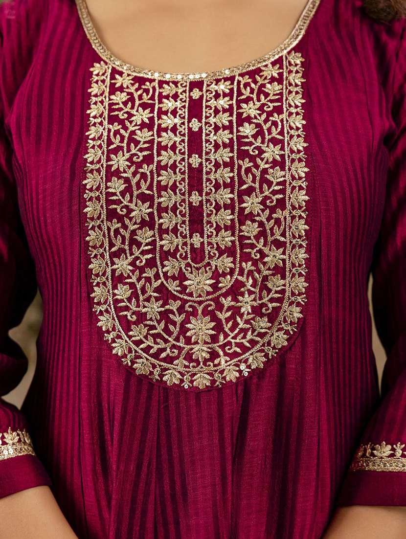 maroon silk blend kurta pant  set - 22322497 -  Standard Image - 5
