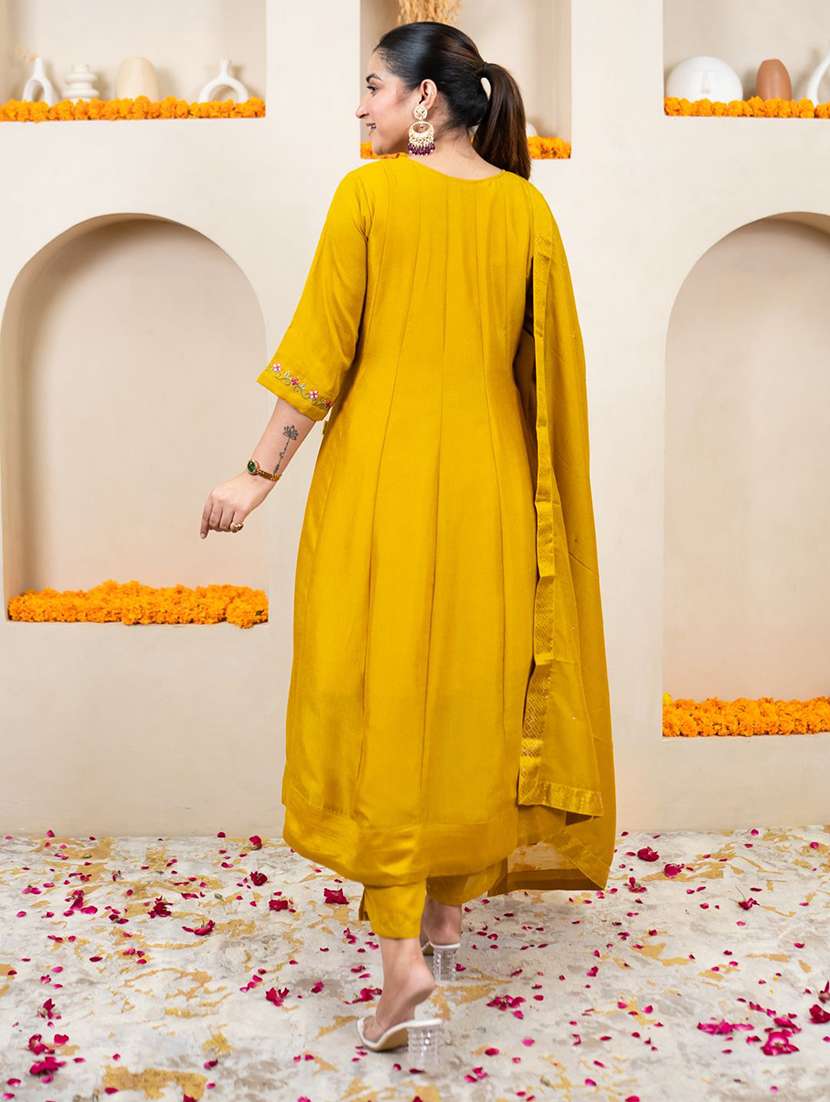 women solid with work three quarter sleeve kurta pant with dupatta set - 22322524 -  Standard Image - 3