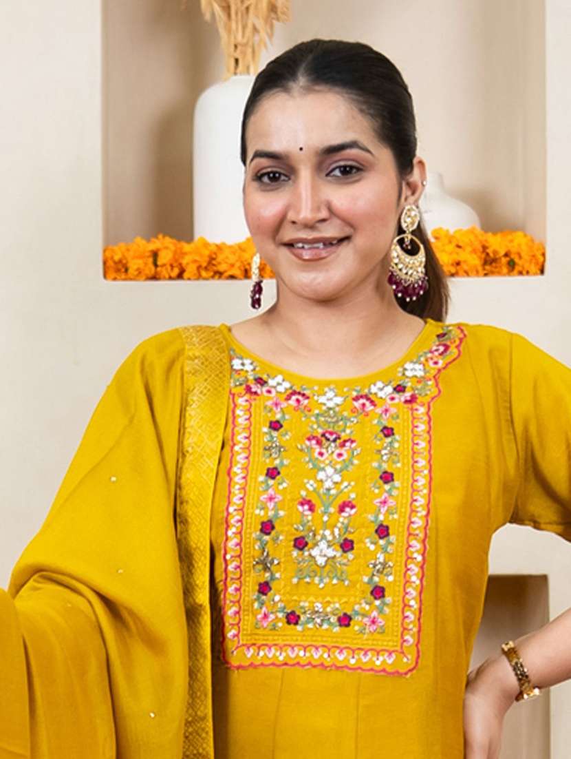 women solid with work three quarter sleeve kurta pant with dupatta set - 22322524 -  Standard Image - 5