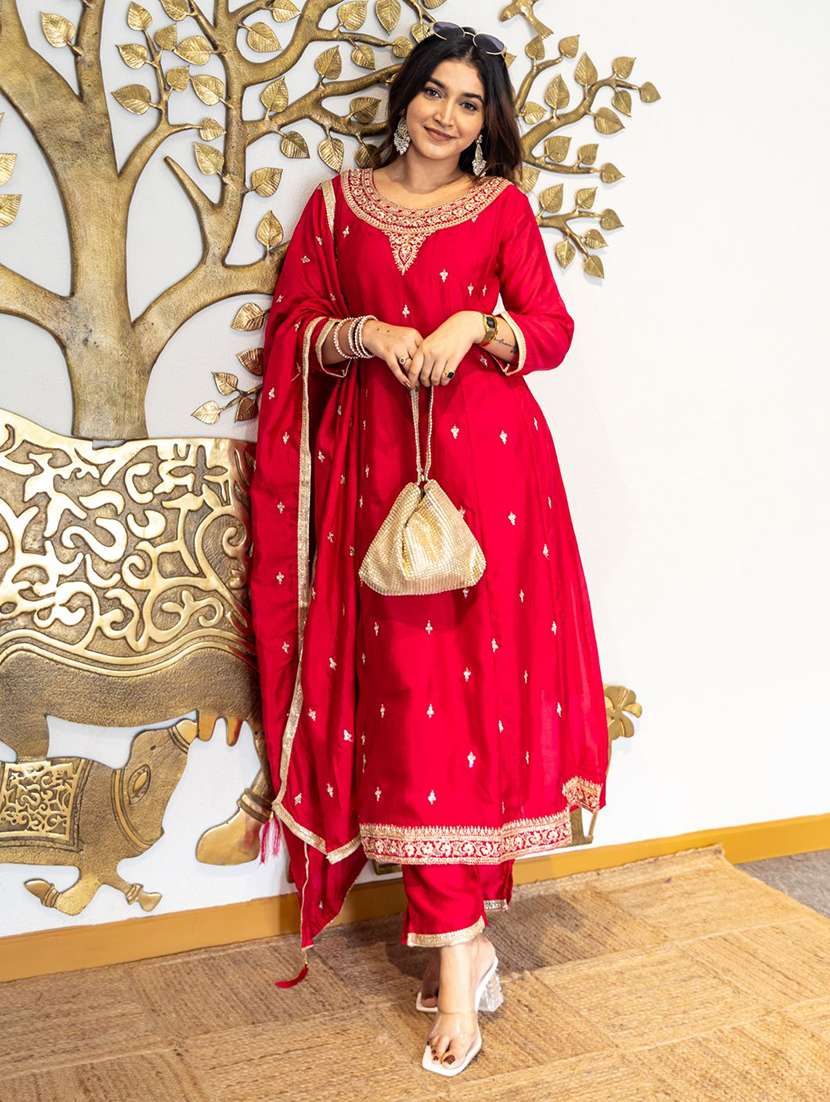 women solid with work three quarter sleeve kurta pant with dupatta set