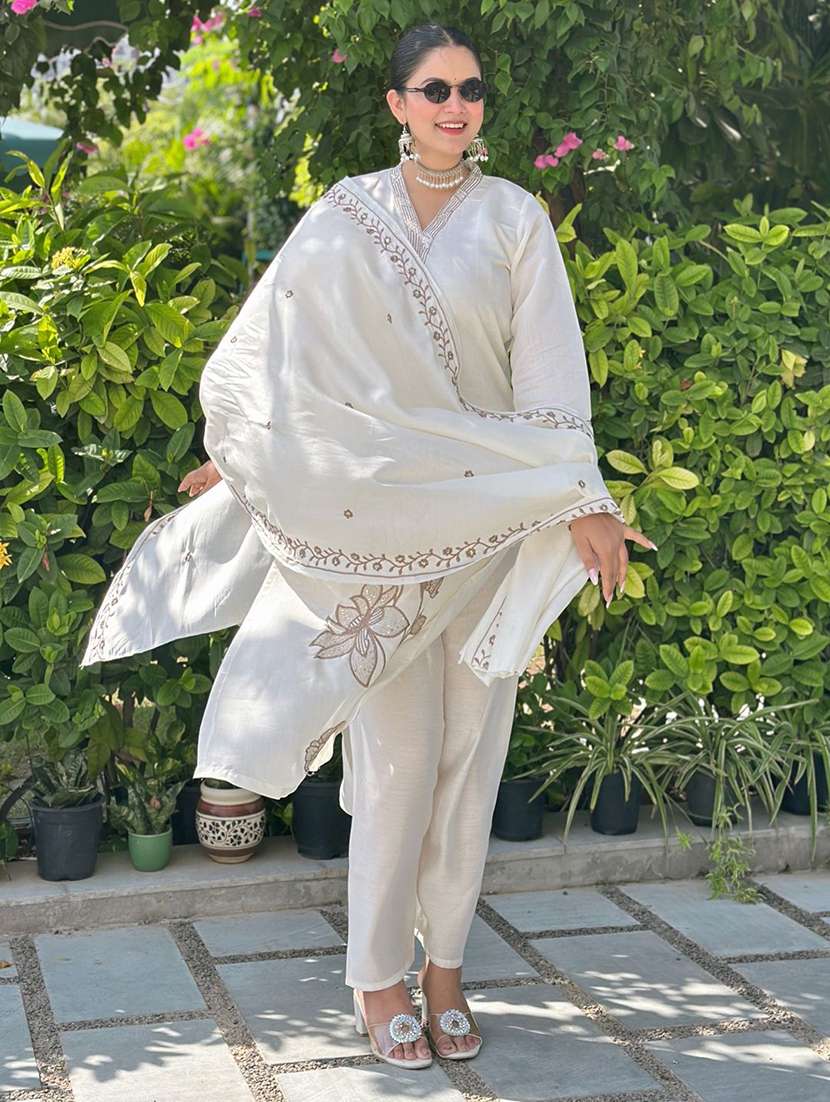women solid with work three quarter sleeve kurta pant with dupatta set
