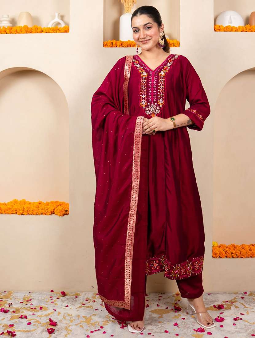 women solid with work three quarter sleeve kurta pant with dupatta set