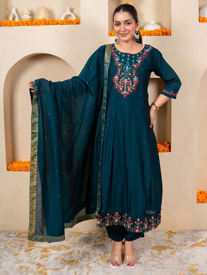 women solid with work three quarter sleeve kurta pant with dupatta set
