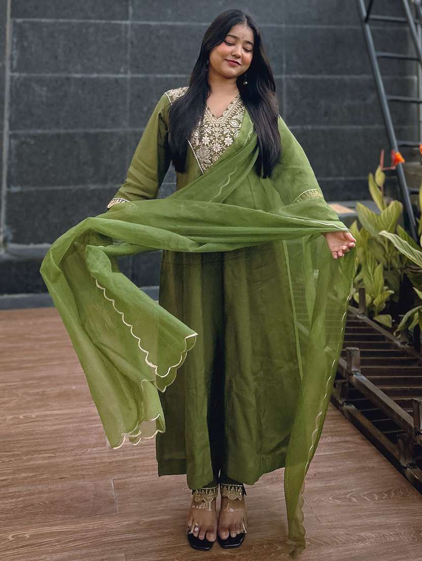 women solid with work three quarter sleeve kurta pant with dupatta set - 22322624 -  Standard Image - 3