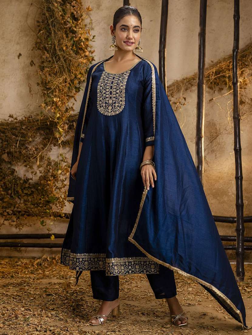 women solid with work three quarter sleeve kurta pant with dupatta set