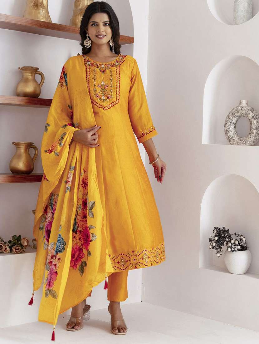 women solid with work three quarter sleeve kurta pant with dupatta set