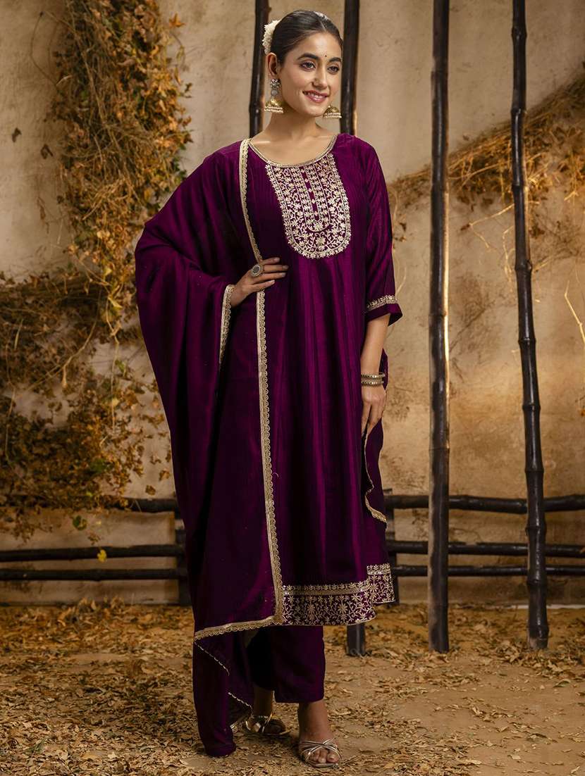 women solid with work three quarter sleeve kurta pant with dupatta set