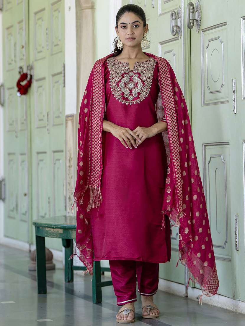 women solid with work three quarter sleeve kurta pant with dupatta set