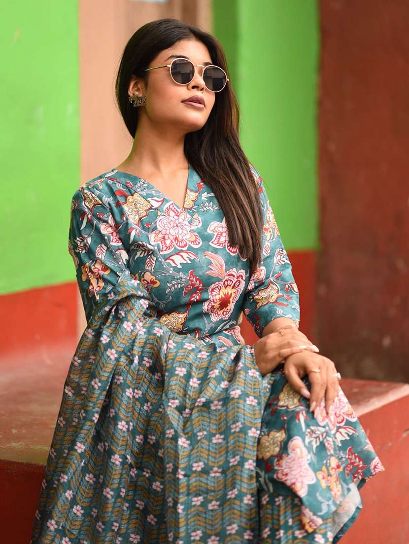 Women Floral Three Quarter Sleeve Kurta Pant With Dupatta Set - 22322873 -  Standard Image - 3