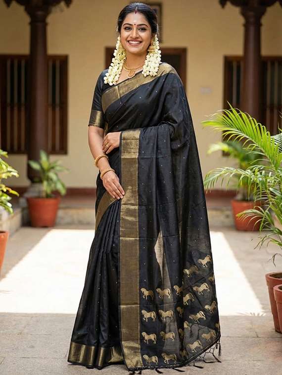 women self design bordered saree with blouse
