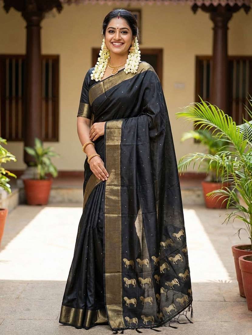women self design bordered saree with blouse