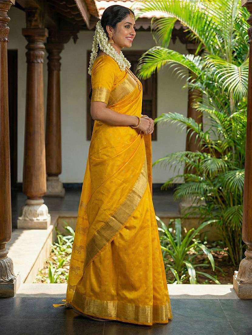 Women Self Design Bordered Saree With Blouse - 22322941 -  Standard Image - 3