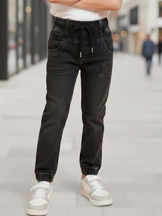 boys solid mid rise jogger