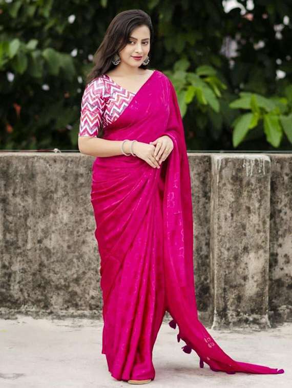 women self design plain saree with blouse