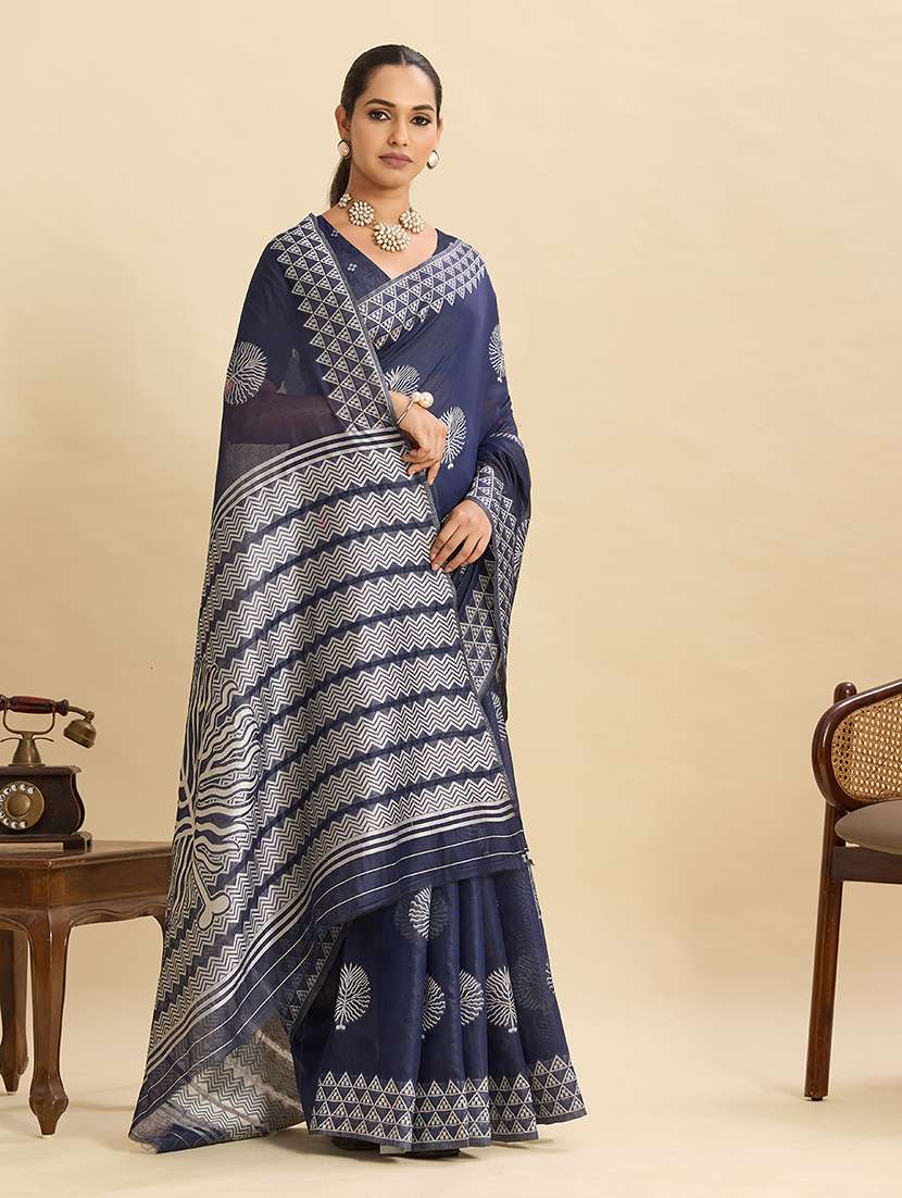 women self design bordered saree with blouse