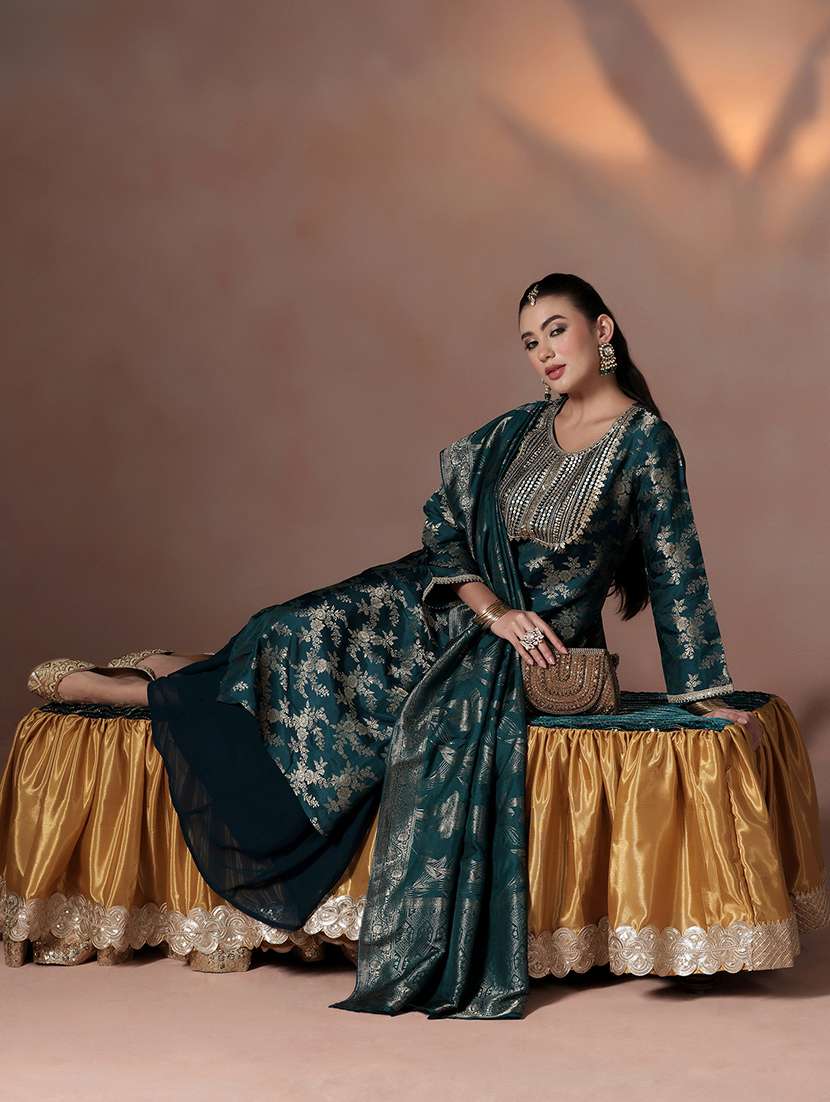women blue suit set - 22324115 -  Standard Image - 5