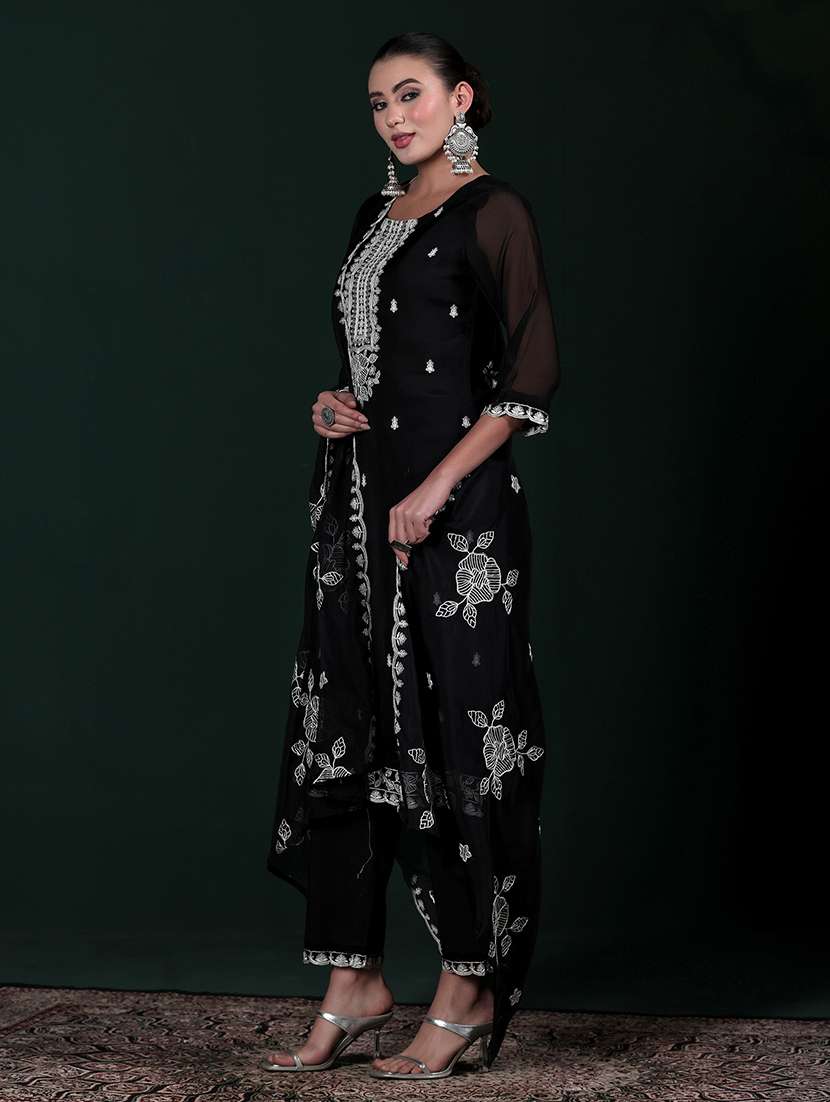 women black suit set - 22324125 -  Standard Image - 3
