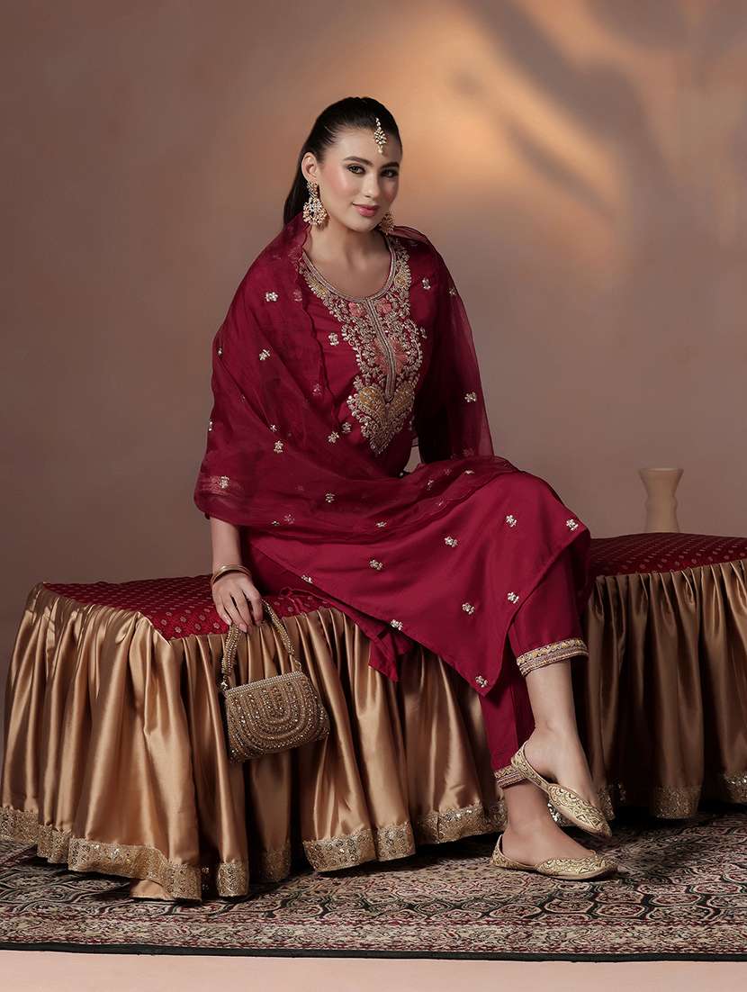 women maroon suit set - 22324127 -  Standard Image - 5