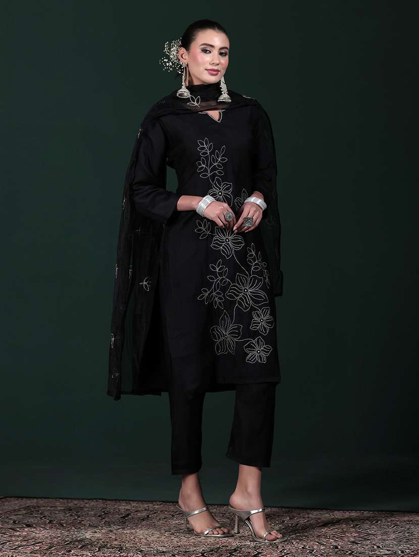 women solid with work three quarter sleeve kurta pant with dupatta set