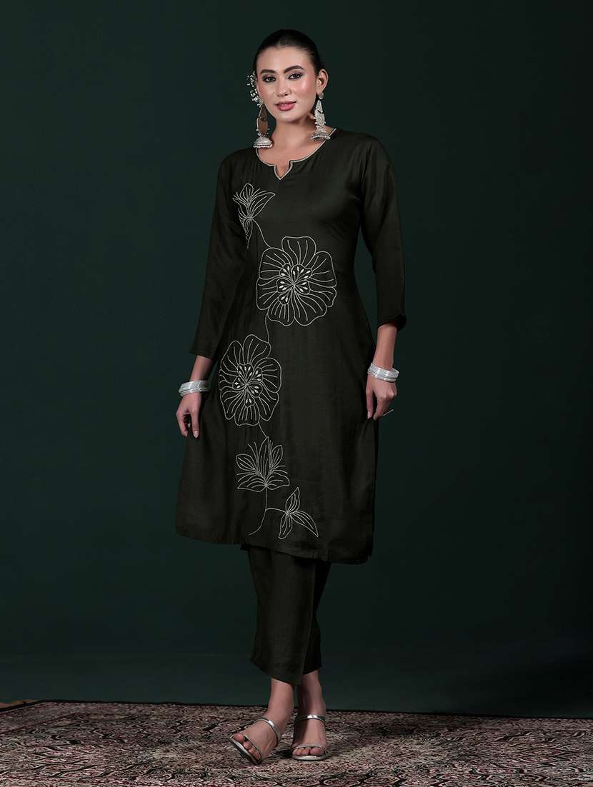 women solid with work three quarter sleeve kurta pant with dupatta set