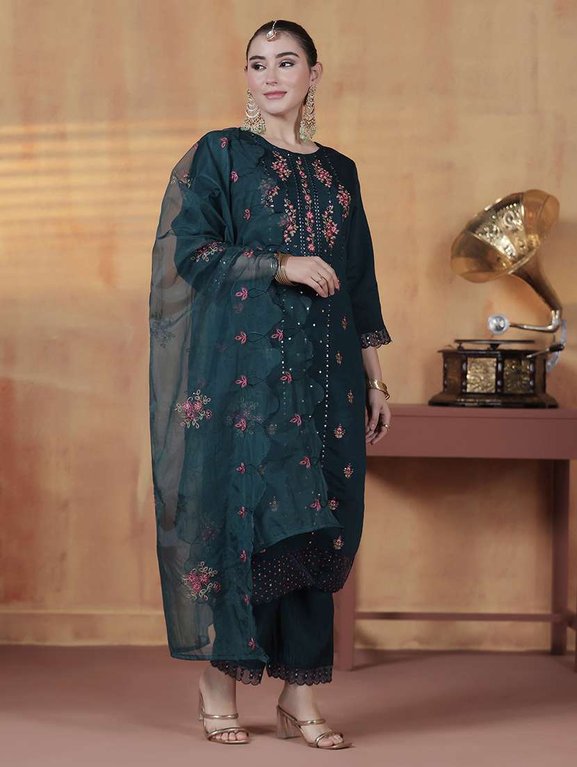 women solid with work three quarter sleeve kurta pant with dupatta set
