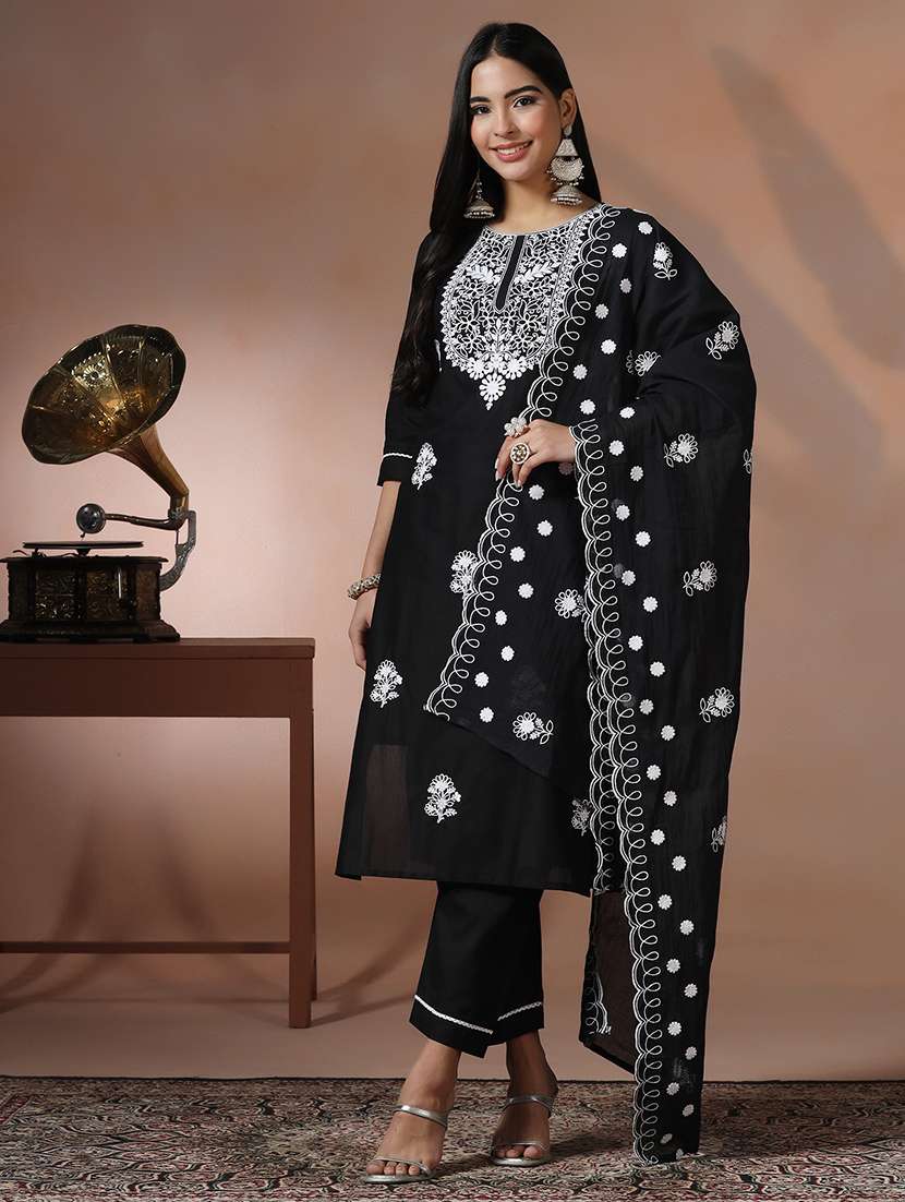 women solid with work three quarter sleeve kurta pant with dupatta set