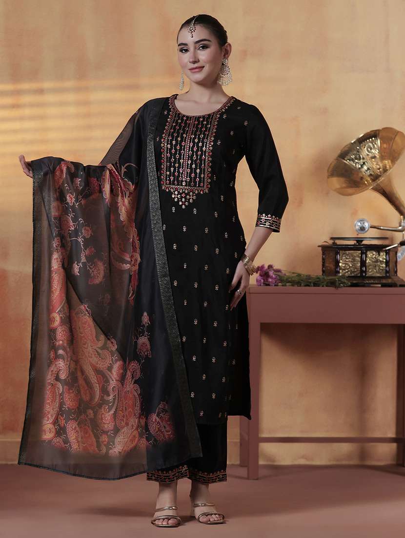 women solid with work three quarter sleeve kurta pant with dupatta set