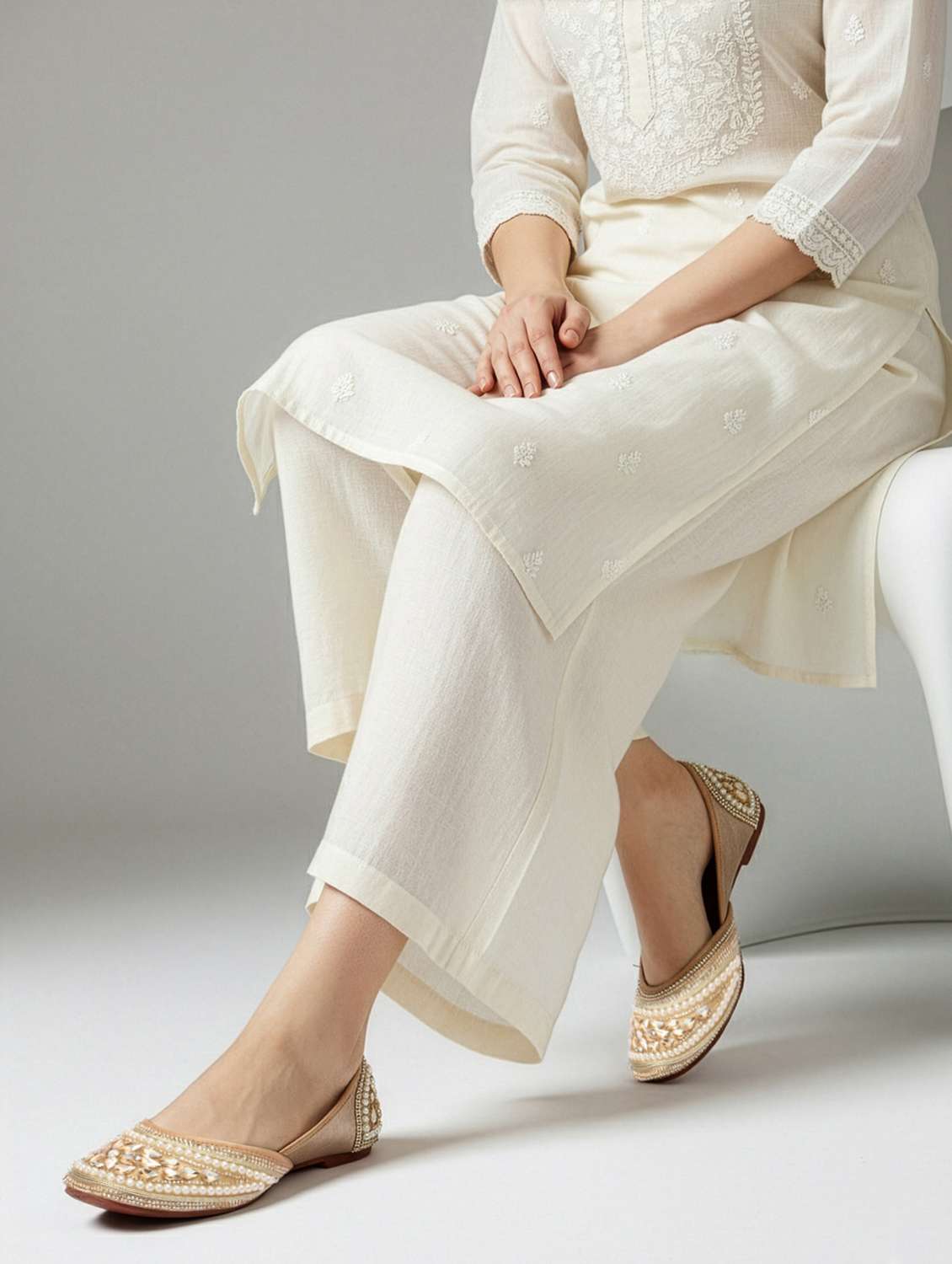 women embroidered slip on mojari - 22324426 -  Standard Image - 5