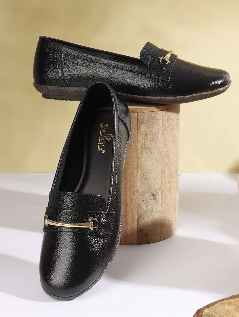 women solid slip on ballerina