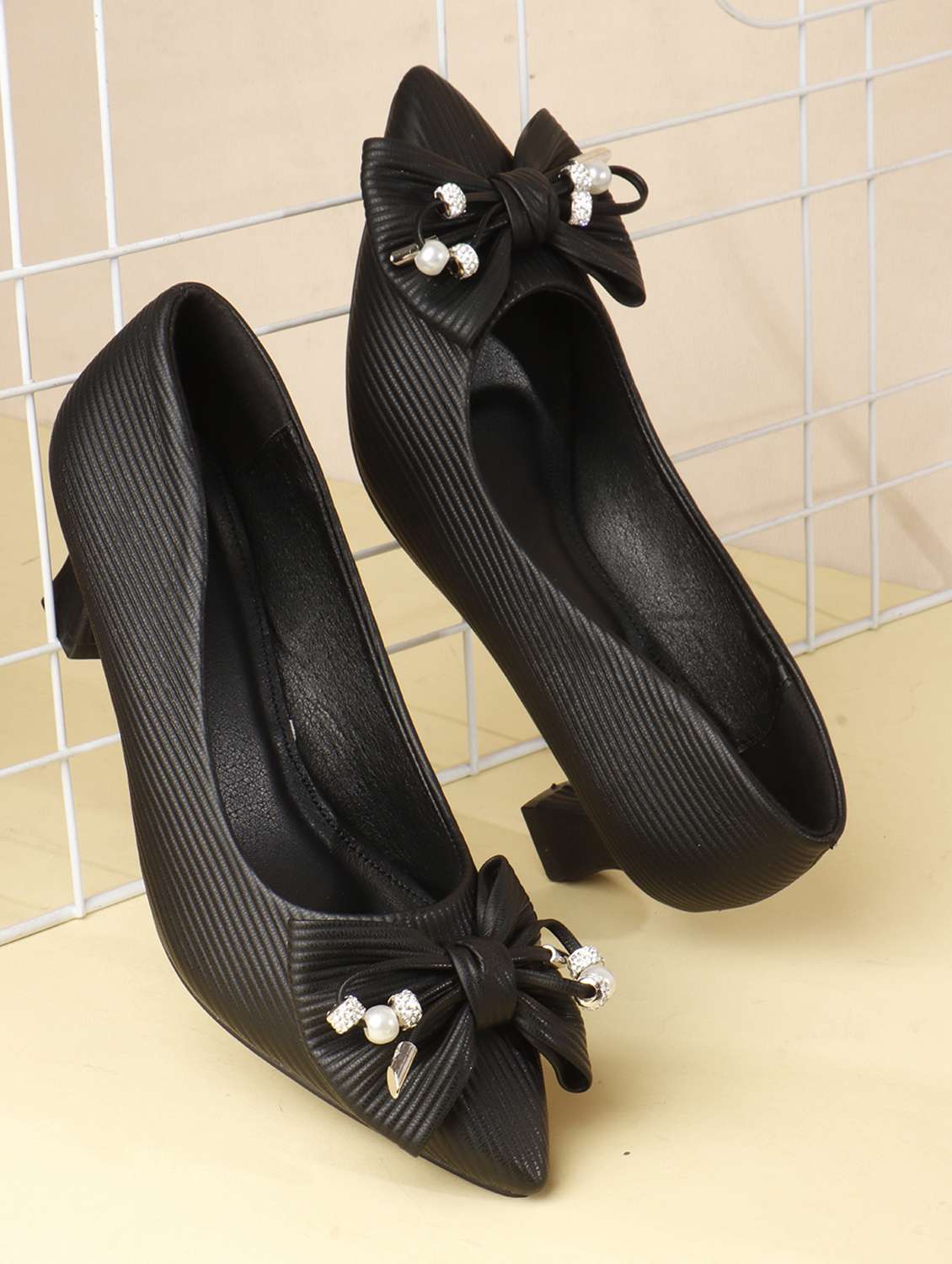 women solid slip on pump