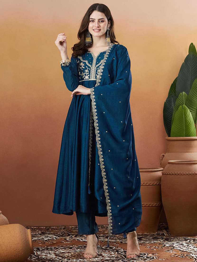 women solid with work long sleeve kurta pant with dupatta set
