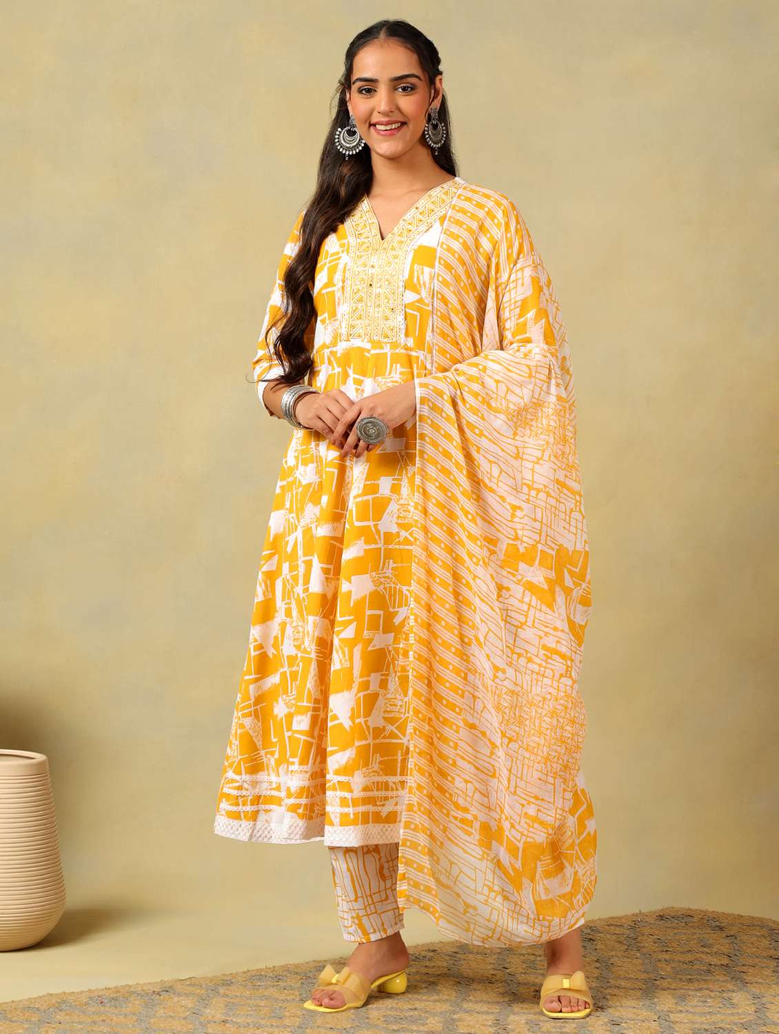 women printed three quarter sleeve kurta pant with dupatta set