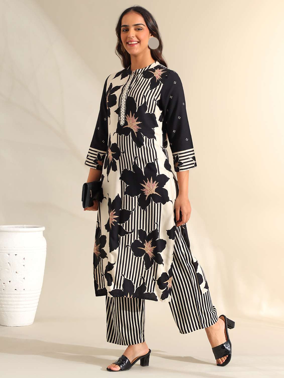 women floral three quarter sleeve kurta pant set