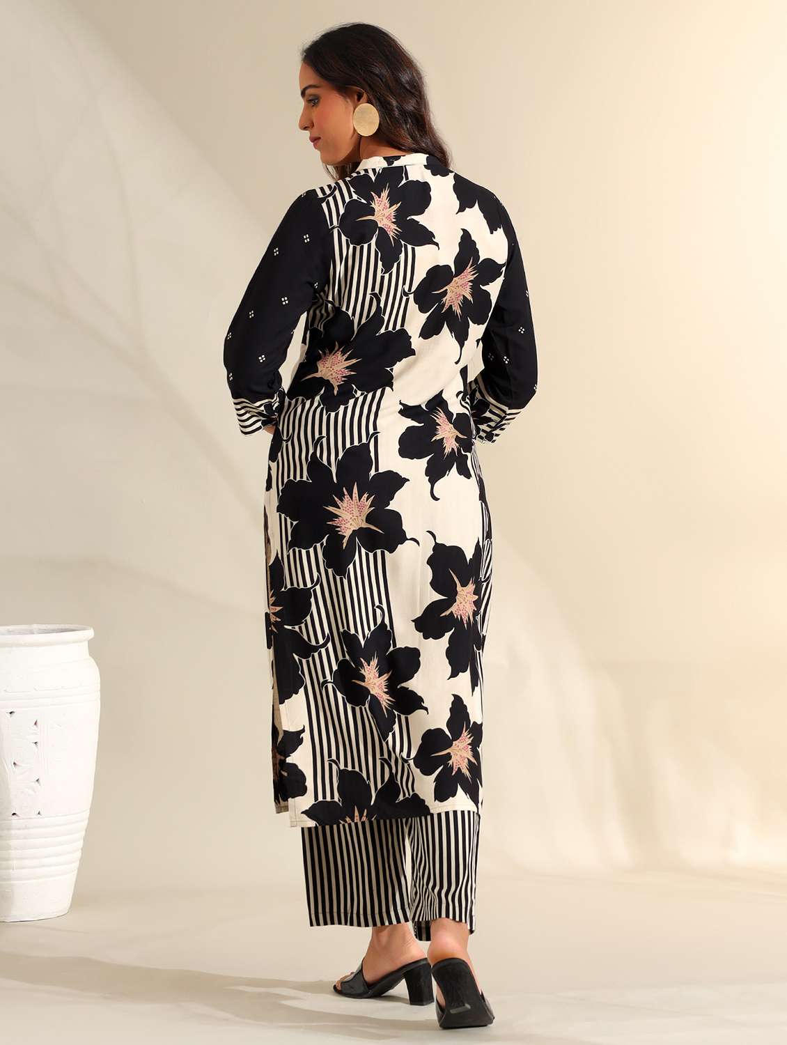 women floral three quarter sleeve kurta pant set - 22326596 -  Standard Image - 3