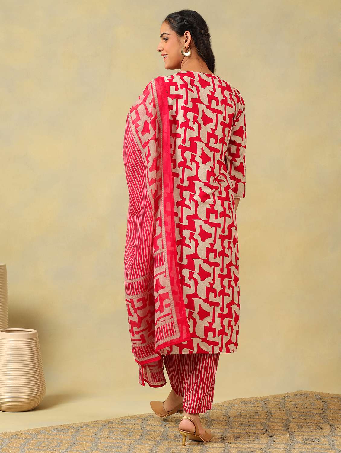 women abstract print round neck kurta pant with dupatta set - 22326633 -  Standard Image - 3