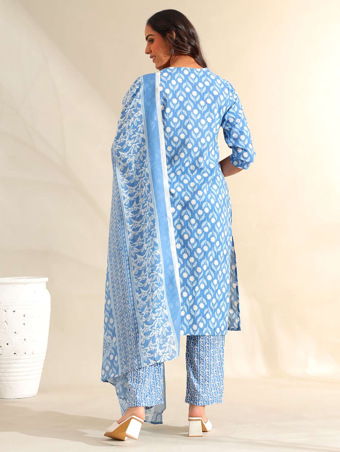 women floral round neck kurta pant with dupatta set - 22326637 -  Standard Image - 3