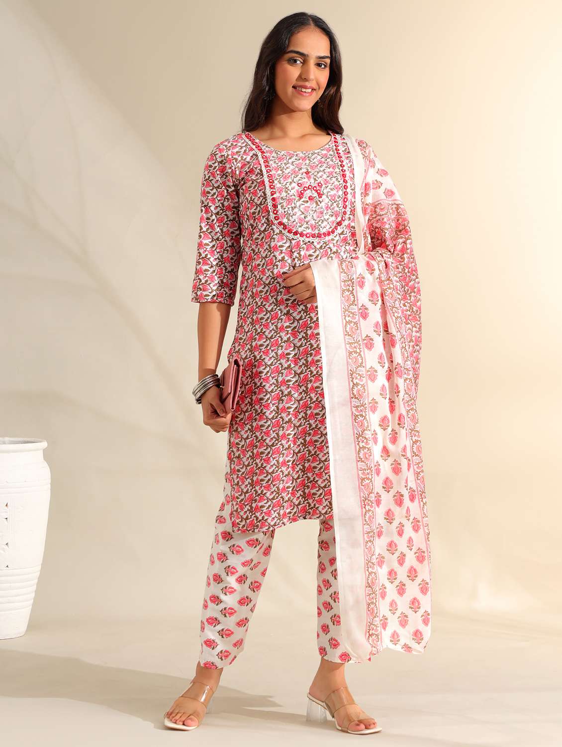 women floral round neck kurta pant with dupatta set