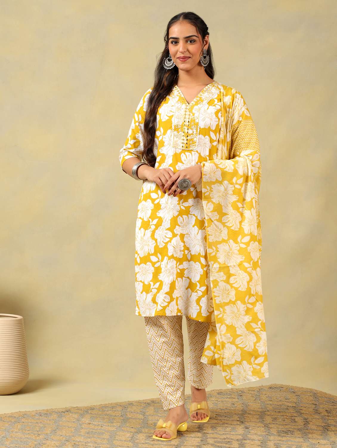 women floral three quarter sleeve kurta pant with dupatta set