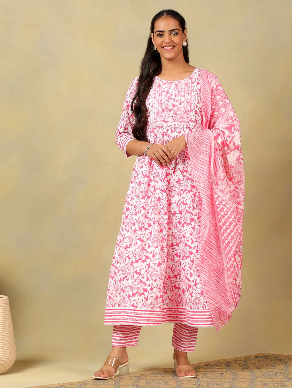 women floral round neck kurta pant with dupatta set