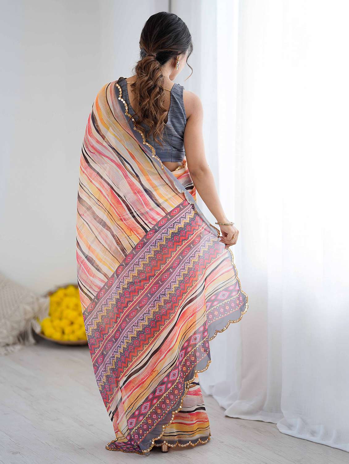 women printed casual wear saree with blouse - 22327613 -  Standard Image - 3