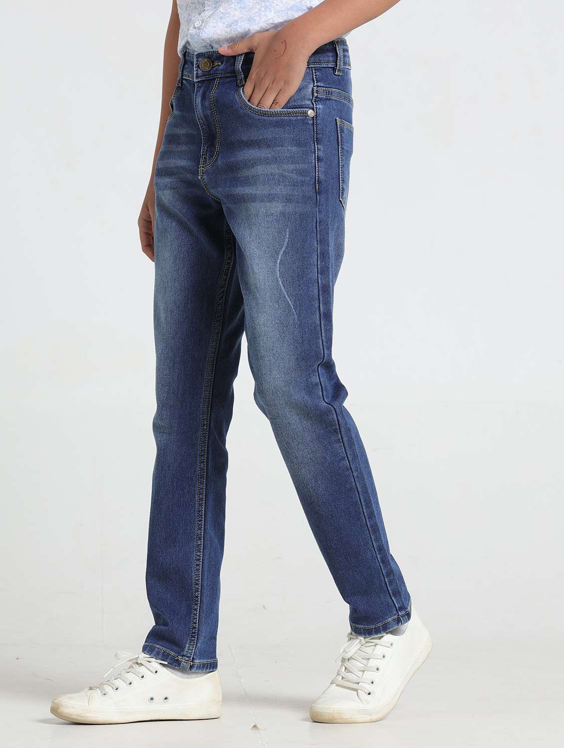 boys solid mid rise slim fit jean