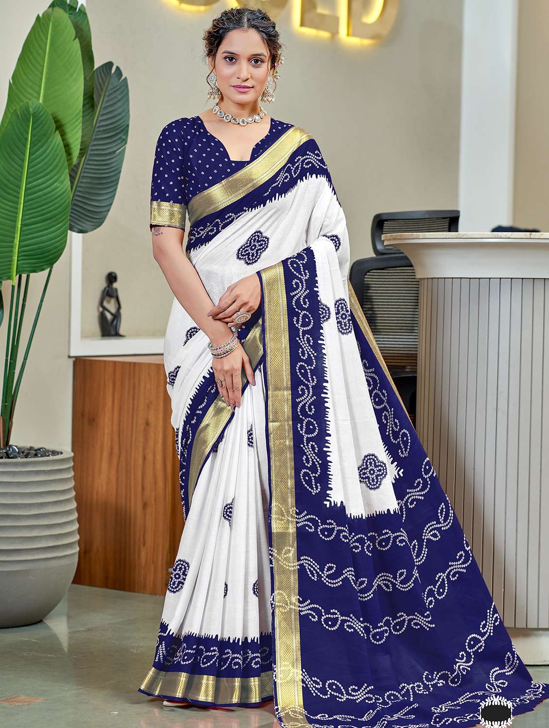 women printed casual wear saree with blouse