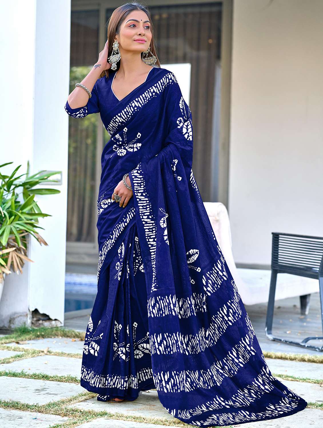 women printed casual wear saree with blouse