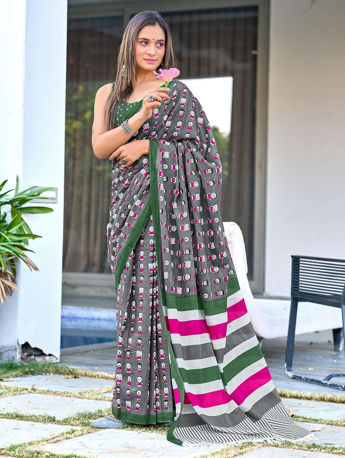 women printed casual wear saree with blouse