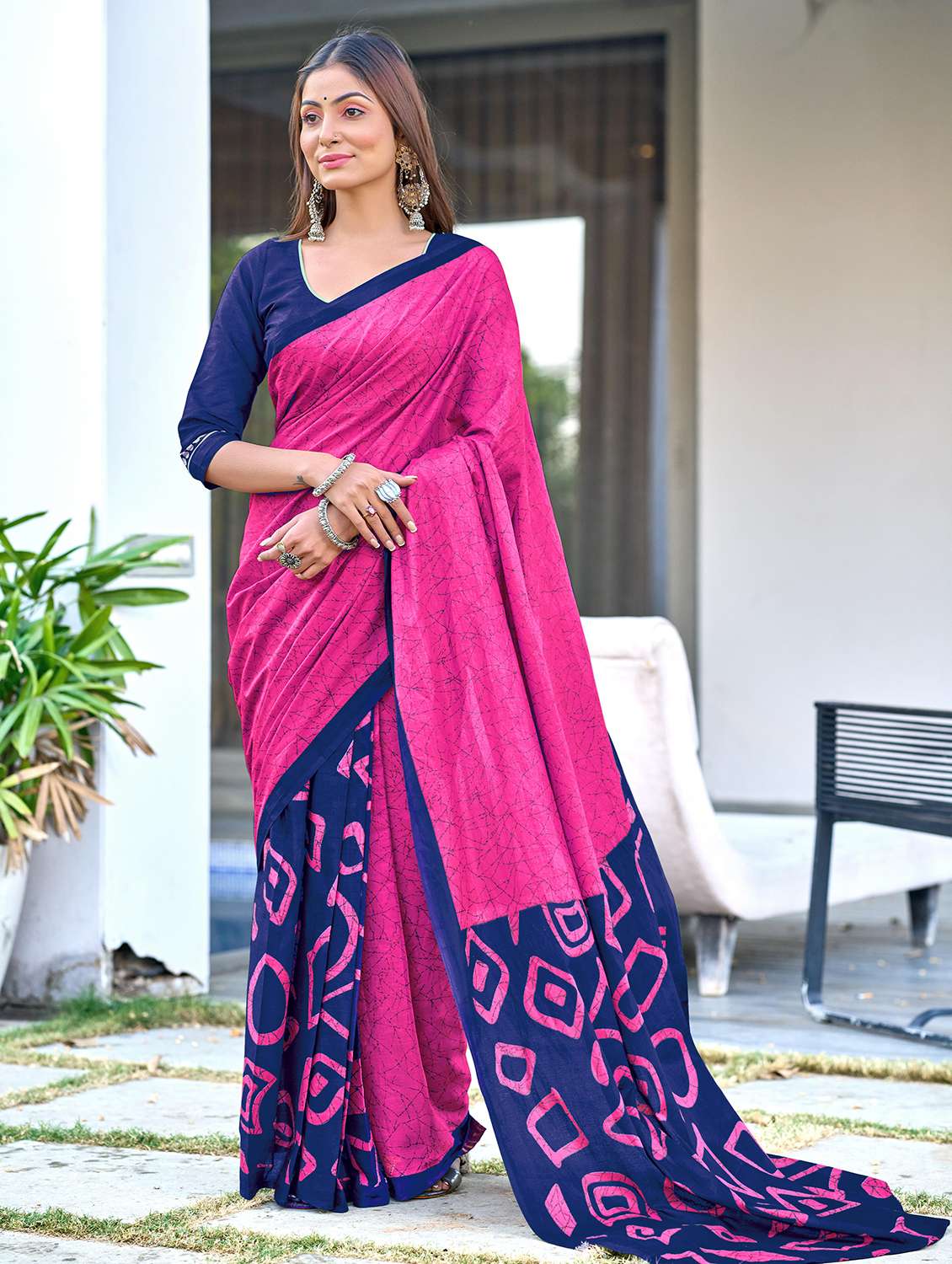 women printed casual wear saree with blouse