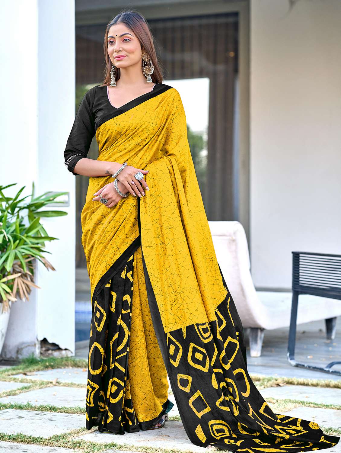 women printed casual wear saree with blouse