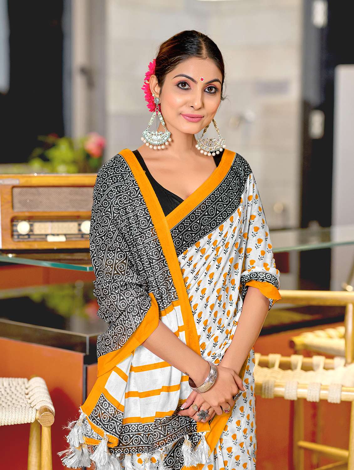 women printed casual wear saree with blouse - 22328709 -  Standard Image - 3